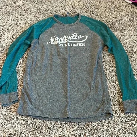 Long sleeve shirt size medium - Picture 1 of 2